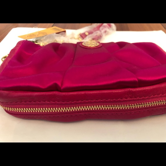 NWT Tory Burch Silk Madelyn Wristlet - Fuschia - Picture 2 of 5